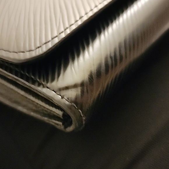 LOUIS VUITTON Epi LV Twist Crossbody Purse Wallet WOC + Original Box - Picture 17 of 17